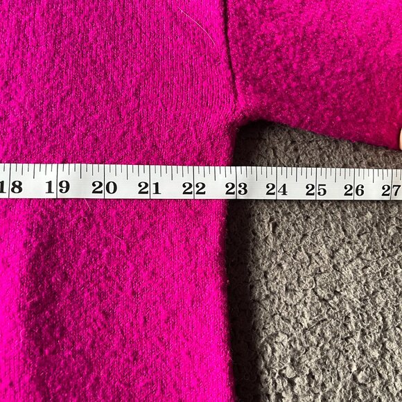 Vince Camuto Fushia V neck sweater - Picture 5 of 6